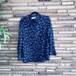 Travelsmith Blue Floral Easy Care Travel Blouse Medium